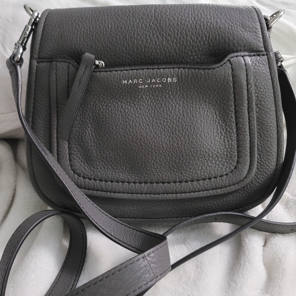 Marc Jacobs Charcoal Leather Crossbody Bag🤍